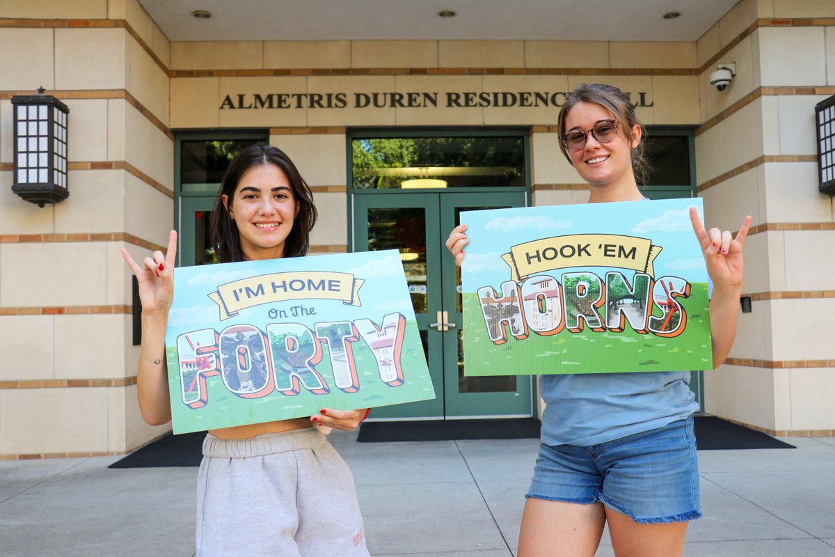 UTHousing's tweet photo. Car? Unpacked. ✅ 
Room? Decorated. ✅  
Home? On the Forty. ✅ 
We’re all smiles about day one of Mooov-In 2023. Welcome home, Longhorns! 🤘 https://t.co/HZZuUxp5l1