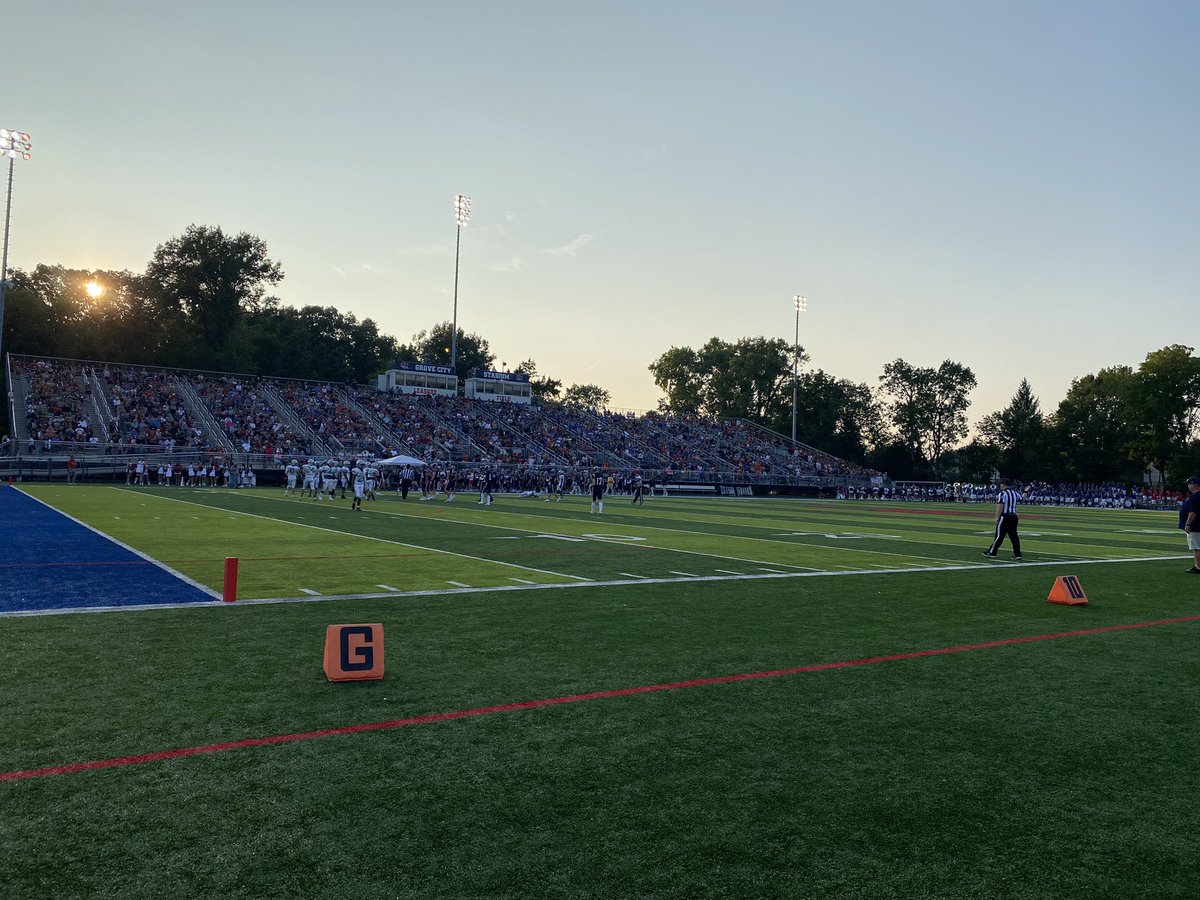 CoachSkibba's tweet image. @DubC_Football is on the road with our 👀 on opening night! 

#QuakerStyle ✊🟢⚪️