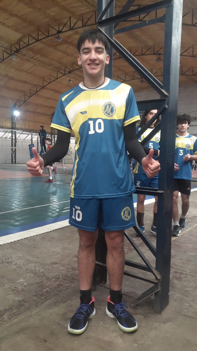FMVIDA1035's tweet photo. 🏐 Voley: El tapalquense Valentín Castañares se encuentra disputando la LiProBo con Azul Voley

➡️ Resultados de la jornada:

🔸Azul Voley 0 - Carmen de Areco 2
🔸Azul Voley 2 - Olimpo de Bahia Blanca 0
🔸 Azul Voley 2 - Baradero 1

#FmVida #Voley #Tapalqué https://t.co/HJHwXDPy5t