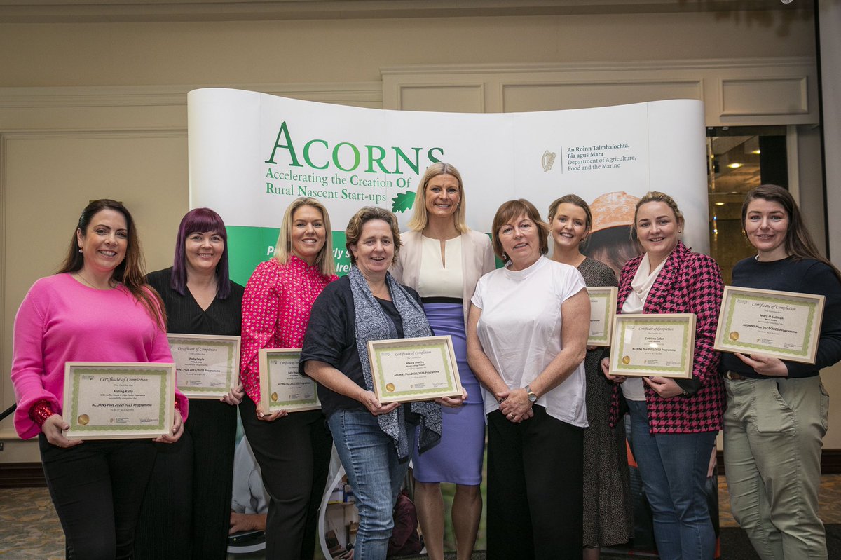 I love this photo, showing my 2022 <a href="/acorns_ie/">Acorns</a> Plus group graduating. Now #Acorns 9 is open+calling
for rural female entrepreneurs to apply! Interested female entrepreneurs can access information and should register their interest at acorns.ie I highly recommend it.