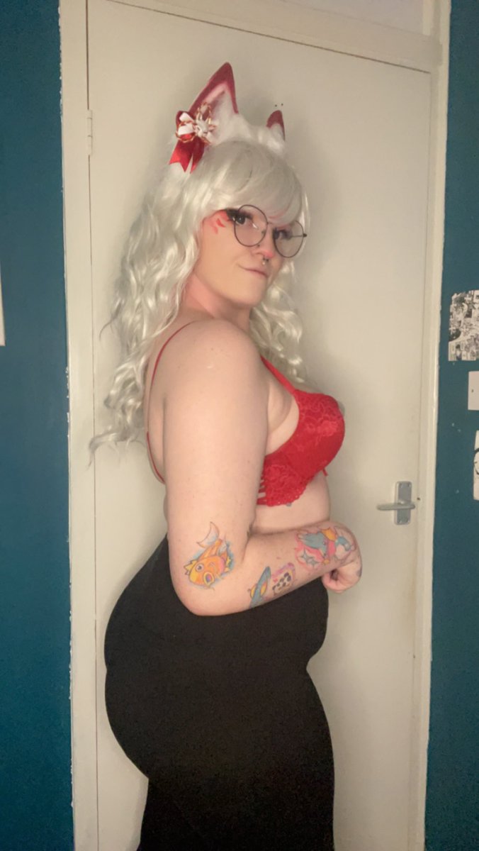 fairlyoddfi's tweet photo. Be sure to check out my previous post the pics are 🔥 🔥 🔥 

But yes I did a cheeky Fansly shoot too!

If this gets 100 Retweets or 1000 likes I’ll post a video of me bouncing in this cosplay 👀 https://t.co/vMqvzxsuFV