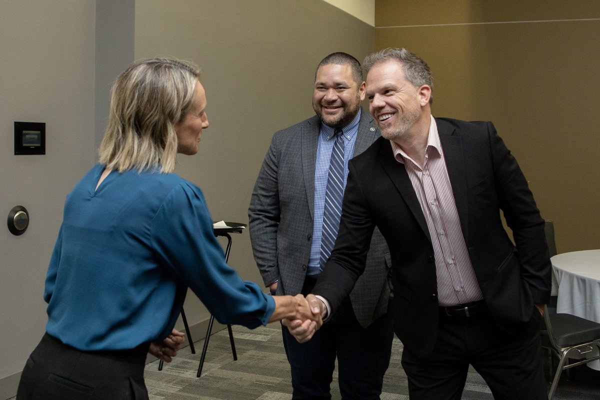 markhollandCA's tweet photo. Physicians are key allies to improving our #healthcare system and it was great to talk with so many of them at the #CMAHealthSummit. Together, we will continue to work so Canadians can get the care they need and deserve. https://t.co/xSvBiticYY