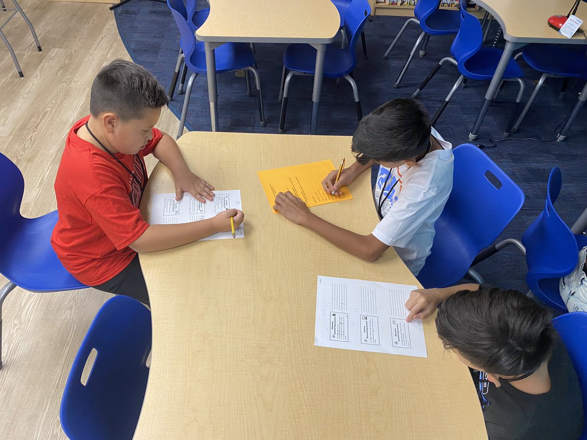 VeroRodz7's tweet photo. Meeting up with our Student Advisory Board to review our Campus Essential Agreements. @ortenrez #PYP #PYPLibrarian #EssentialAgreements #StudentVoice #Empowering #HCISDLibraries https://t.co/OfUWH814KT