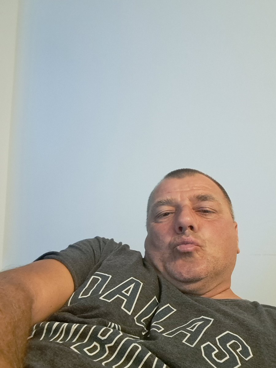 Hey kisses all around