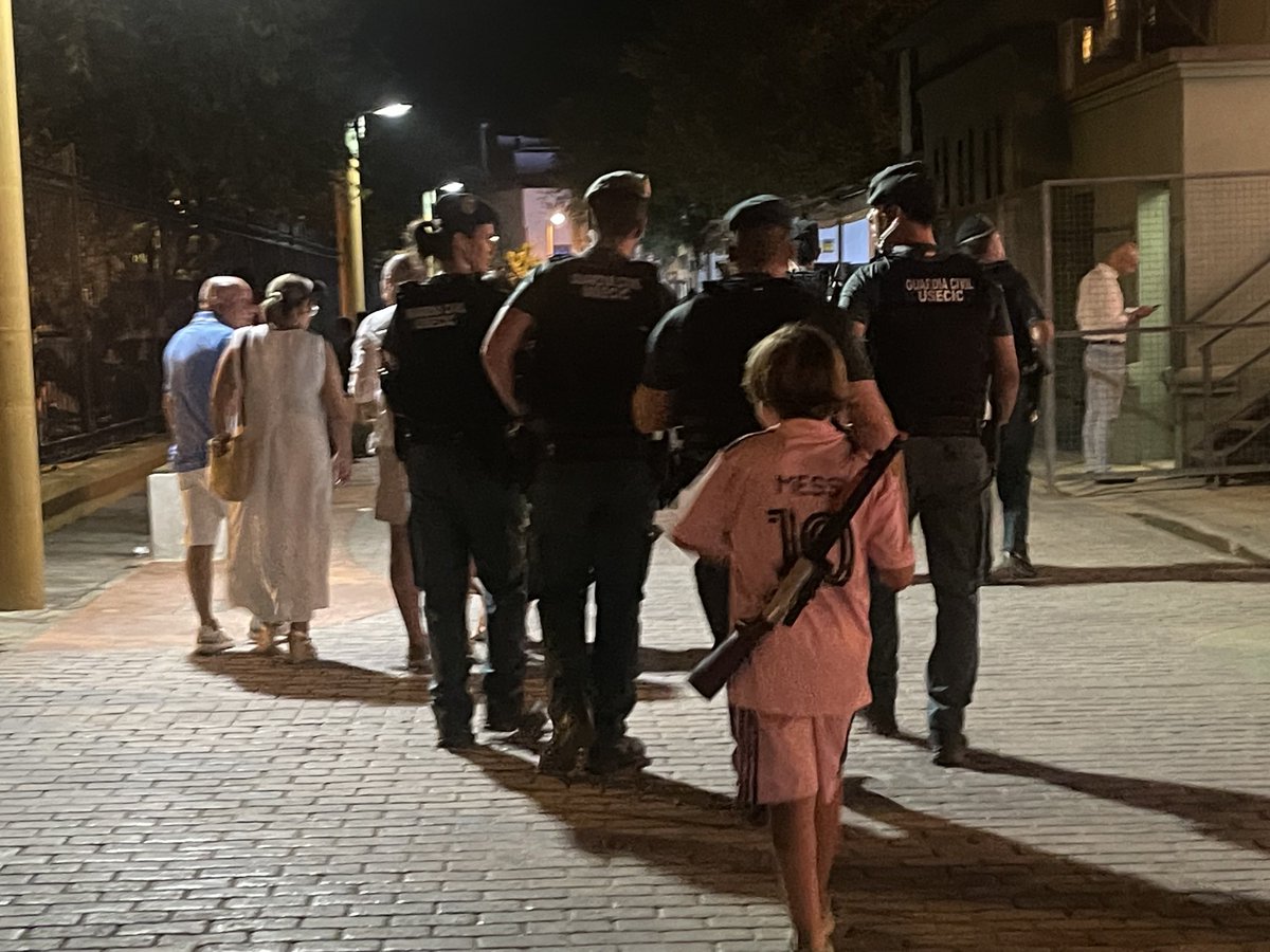 PilucaGBP's tweet photo. #Refuerzos #GuardiaCivil https://t.co/os6D1slk8J