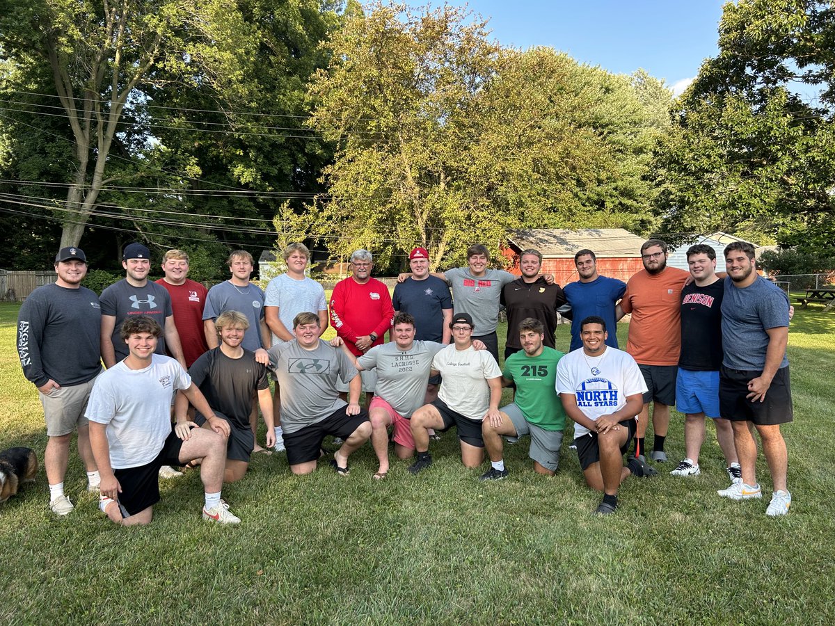coachbutler1960's tweet photo. Annual Oline cookout. Damn proud to work with these guys. #olinestrong #olineproud https://t.co/cYGTF3KObL