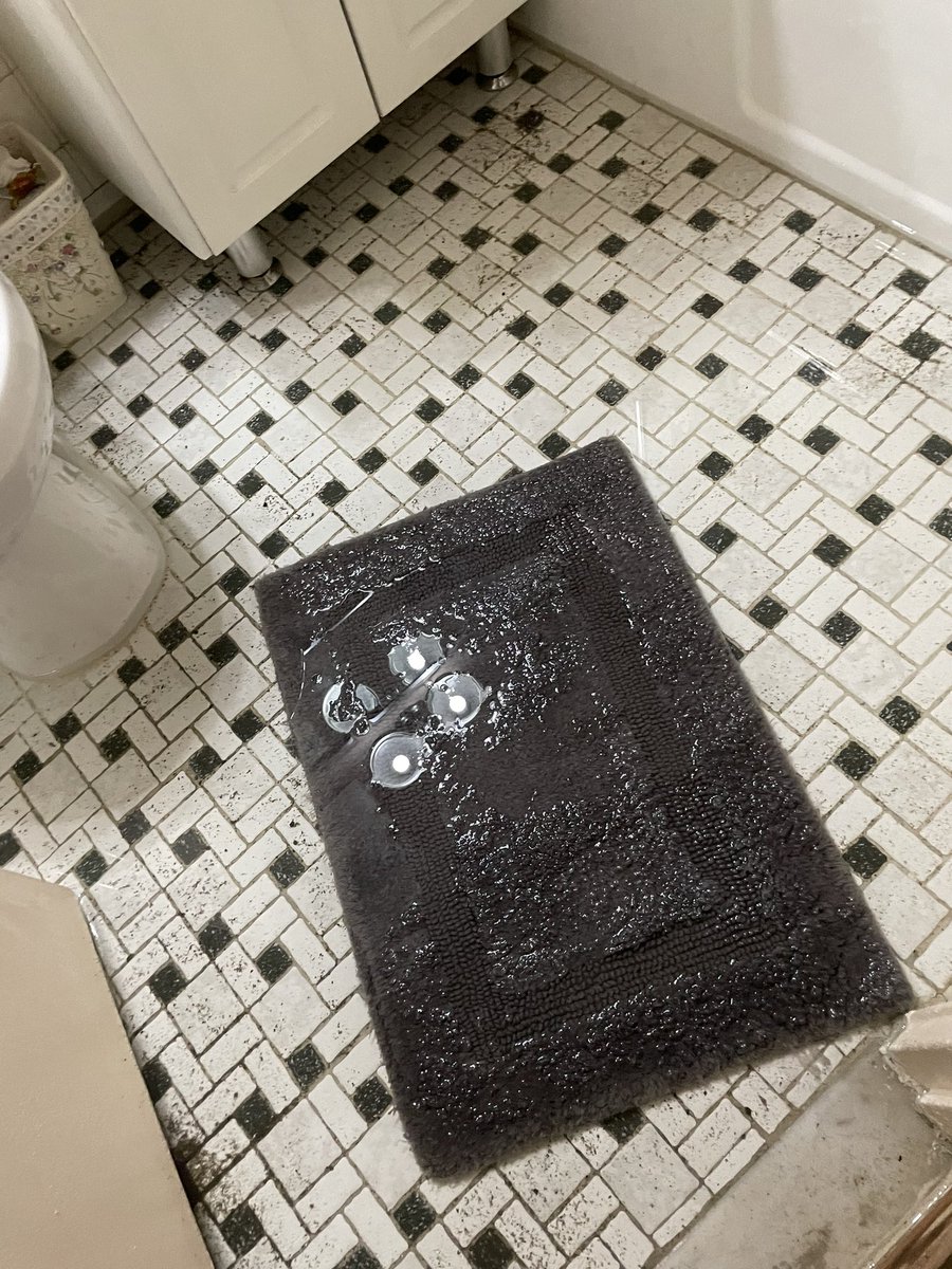 jearamvi's tweet image. The street #sewer is #Clogged by Franklin av and Union St in #Flushing and I got #Flood it a couple times because the #rain @nyc311 @NYC_Buildings @NYCzerowaste @NYCWater @NYS_DEC @dec_nys I am talking about a couple inches of water causing damages