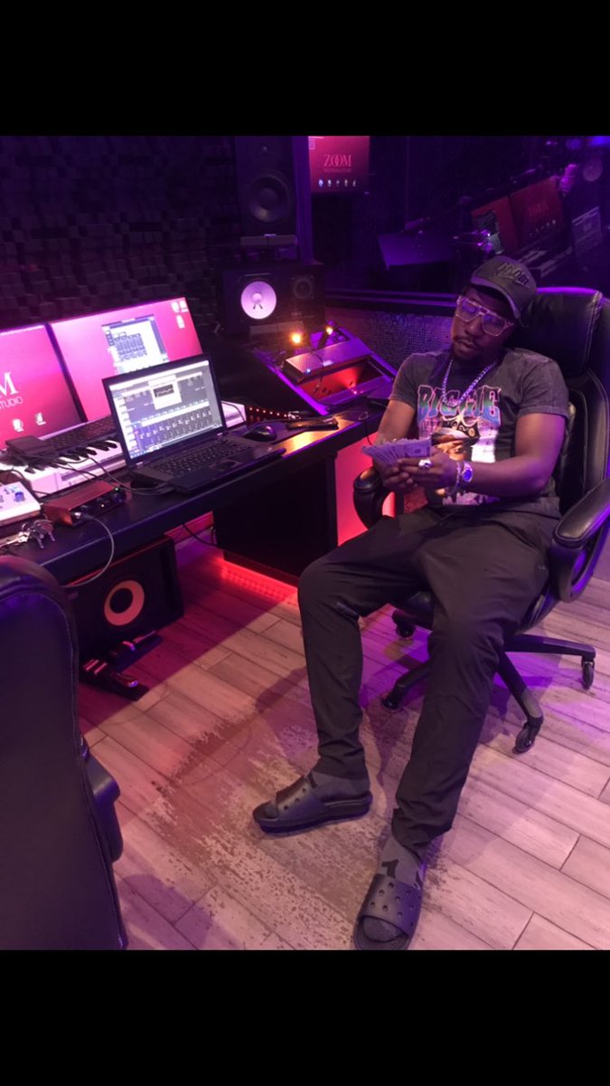 TH3NATIV3's tweet photo. Ima totally new person . Im at the beginning of something new . I am just me . I trust in me .. https://t.co/tTt6CJHVx4