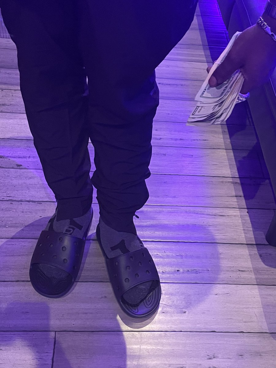 TH3NATIV3's tweet photo. Ima totally new person . Im at the beginning of something new . I am just me . I trust in me .. https://t.co/tTt6CJHVx4