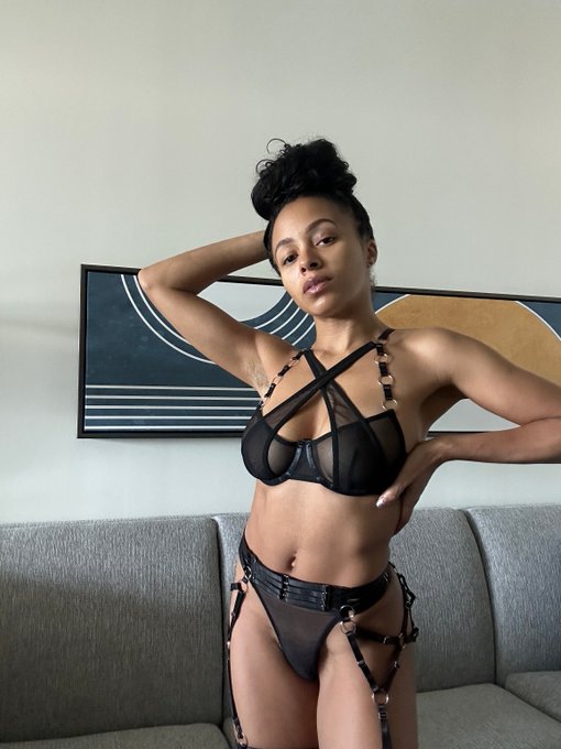 Have you seen my new content yet? https://t.co/J7FFlIVR5C https://t.co/thOMQ8PGPg