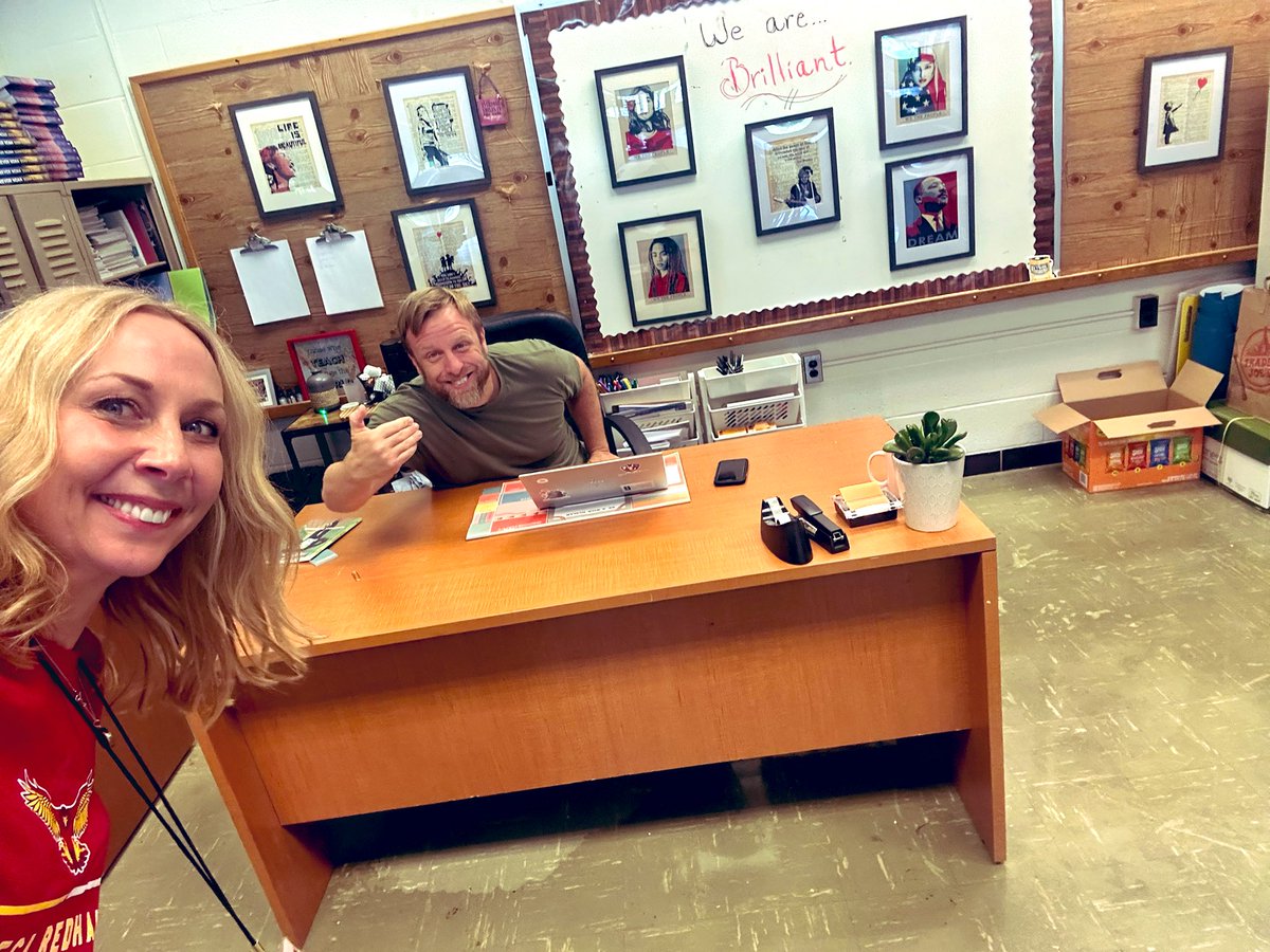 michelleshory's tweet photo. β¨Room 220 is where itβs at! Weβve got ML courses, creative writing, and Justice Now! β¨Weβre ready to change the world (and teach) next week! #SenecaSoars #JCPSML #JCPSDEP https://t.co/4SsJHI5PUx