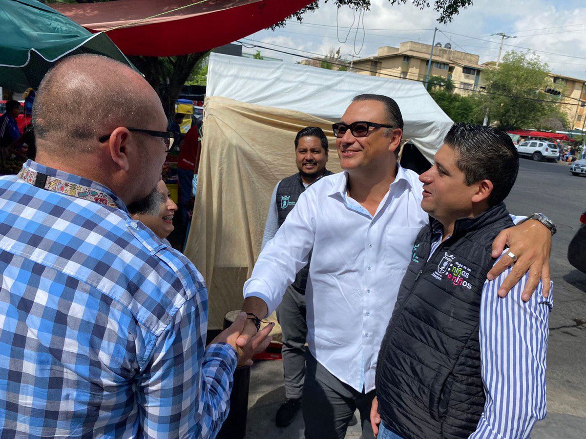 Hoy tuve un gran recorrido por el Tianguis de Arcos de #Zapopan en compañía de mi amigo y Director de Tianguis y Comercios en Espacios Abiertos en Zapopan, <a href="/HafidCerda/">HAFID CERDA</a> donde convivimos con el enorme talento y liderazgo que reside en nuestro municipio.