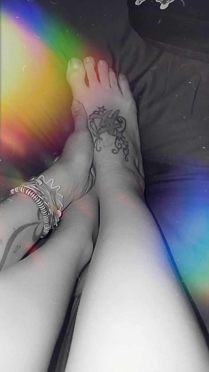 sneakytoes24's tweet photo. come visit me on my FeetFinder! (also, have OF and Fansly) Will have plenty of new uploads this weekend! #footworship #footworld #feetpics #feetpicsforsale #feetfinder #feet_lover #feetmodels #feetmodeling #toeslovers #crookedtoe #footfetishbabe #footfetish #footgoddess https://t.co/qbzOmDqV1d