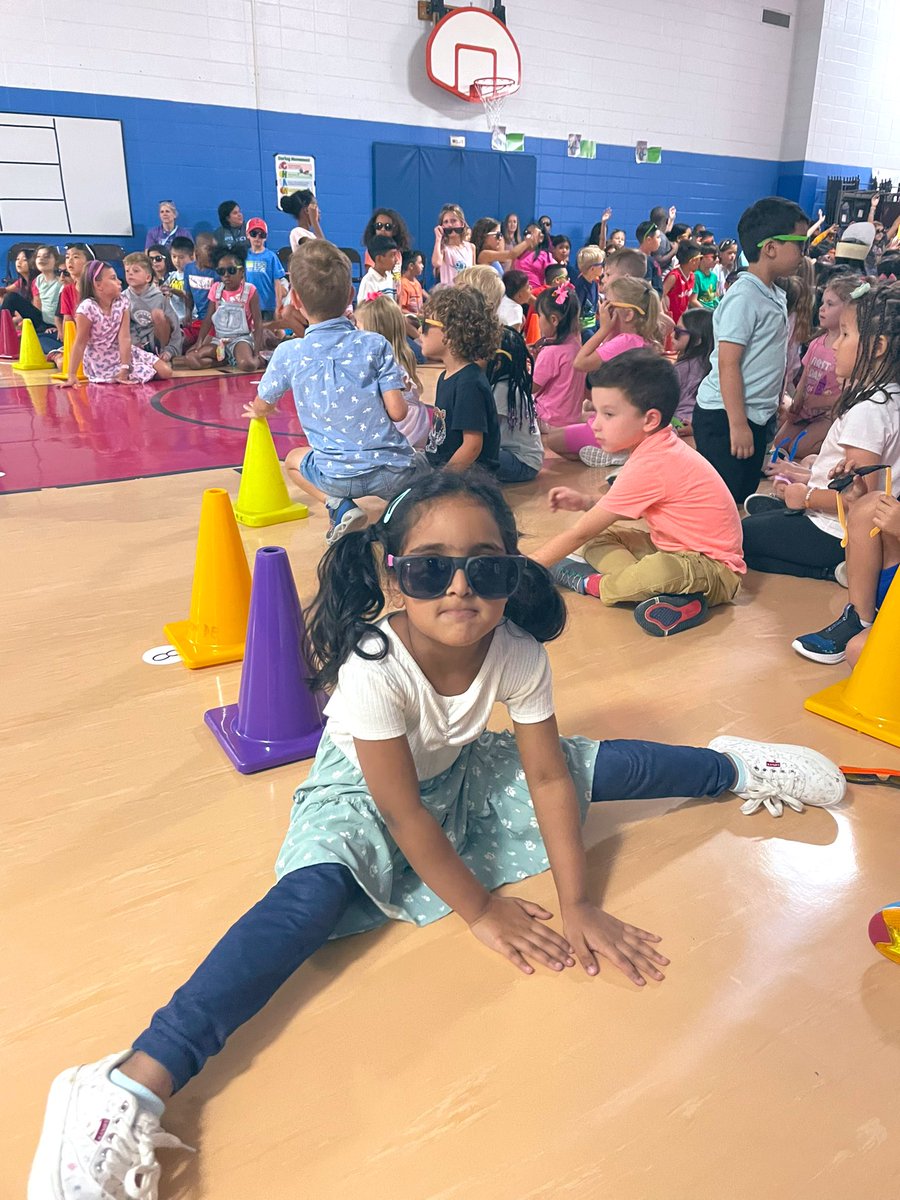 Excited to see see our kindergartners GLOW up!  <a href="/CCSD59/">CCSD59</a> #togetherweglow #juntosbrillamos