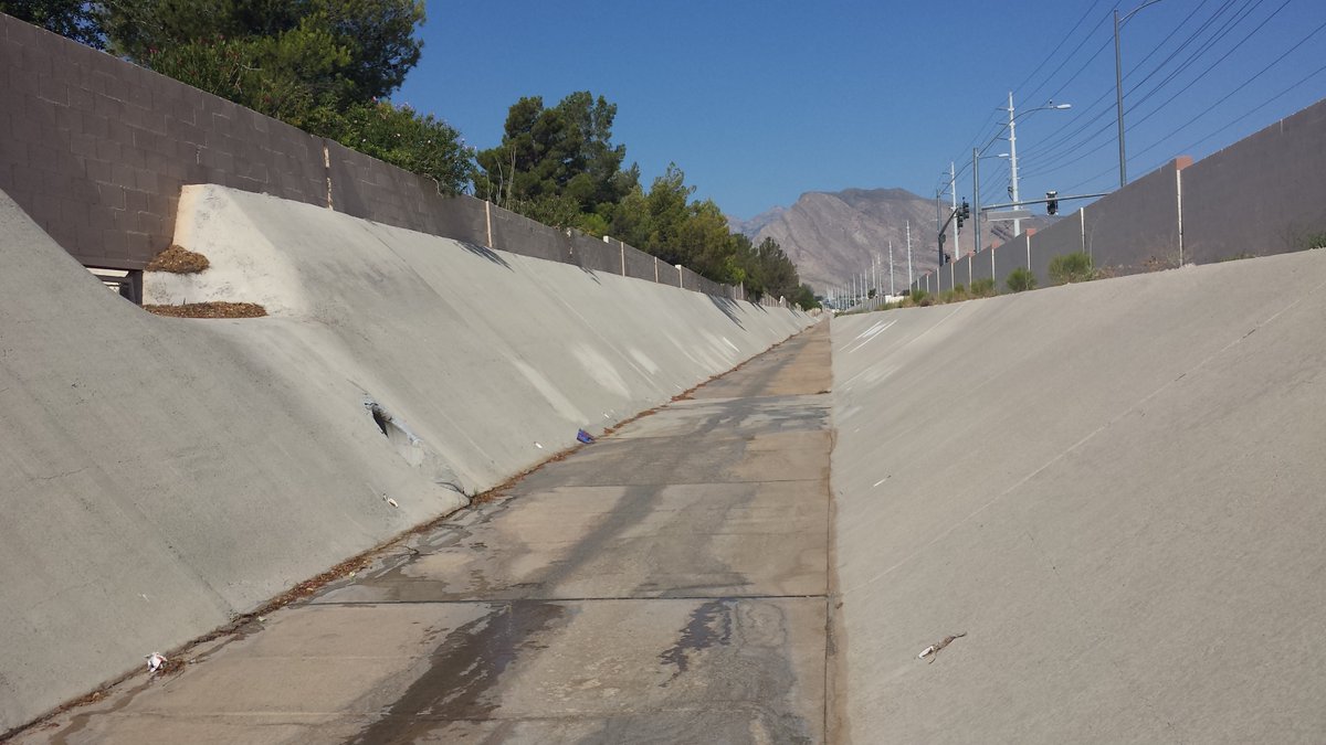 Oooh cool trail! Perfect for my skateboard!
🚫 WRONG 🚫

This is a concrete wash.
They are all over the City of #LasVegas.
This weekend, they will be VERY dangerous &amp; potentially deadly, become rivers in an instant from storms in &amp; around Vegas.
STAY OUT OF THEM!

<a href="/RegionalFlood/">Regional Flood Control District</a>