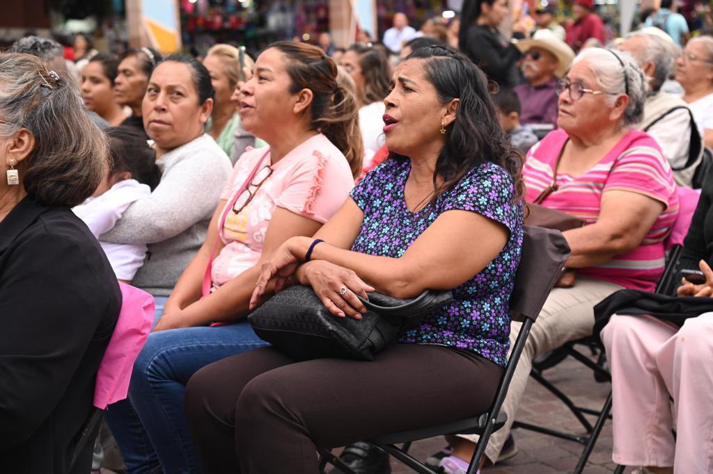 #Irapuato se derrumbó, pero nosotros lo reconstruimos. Así se vivió el concierto del Coro Filarmónico del @IMCAR_Irapuato como parte de la conmemoración de los #50AñosDeLaGranInundación. ¡Gracias por tan hermosas interpretaciones!