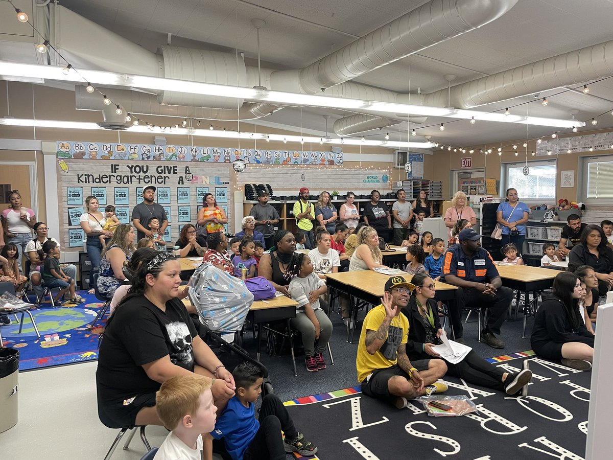 maxwellbulldogs's tweet image. Packed house for kindergarten orientation. Thank you to the families who joined us ñ, the teachers and  @wcsdparentu. #WCSDProud #WeAreWCSD @WashoeSchools @SuptEnfield