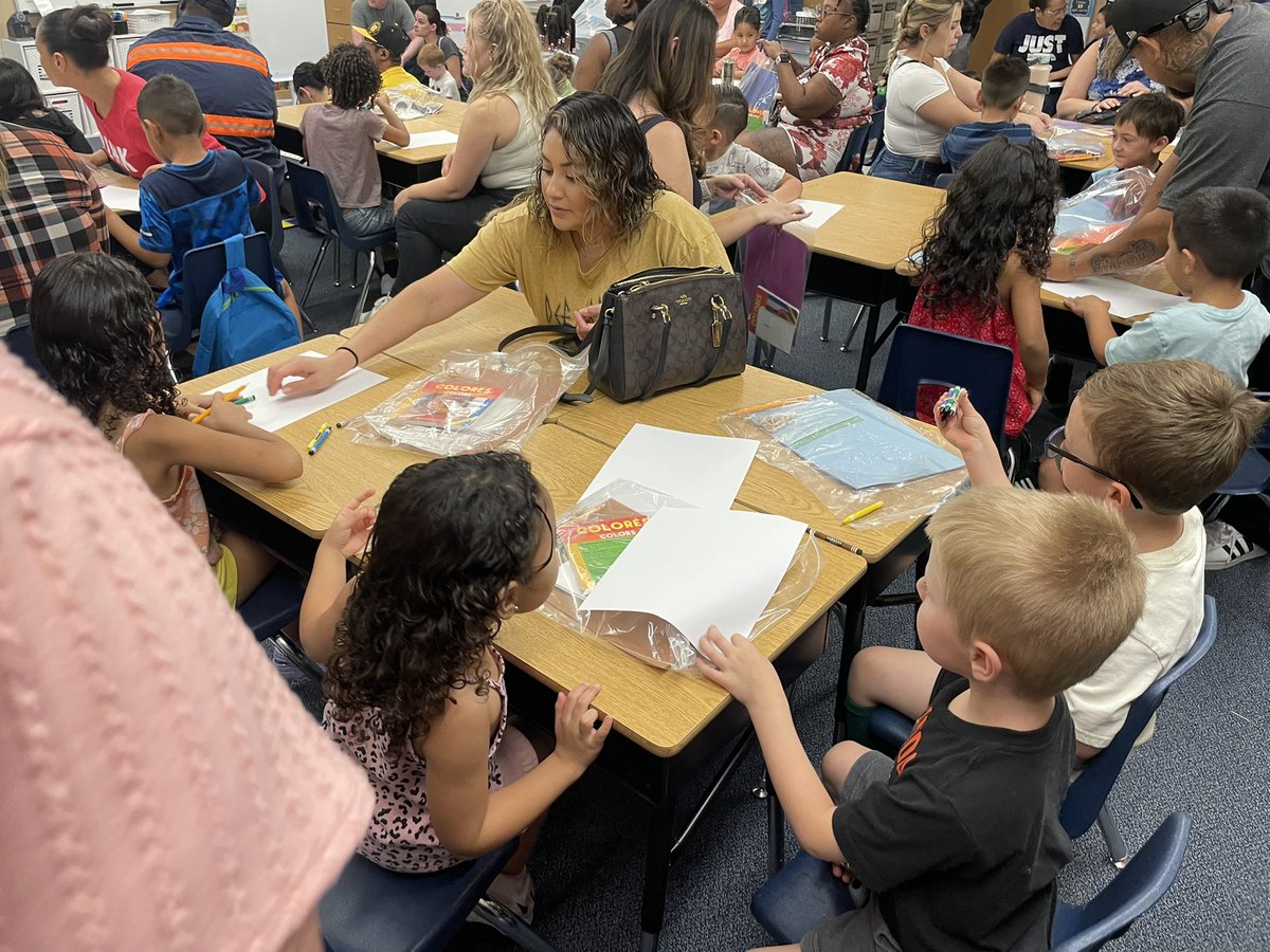 maxwellbulldogs's tweet image. Packed house for kindergarten orientation. Thank you to the families who joined us ñ, the teachers and  @wcsdparentu. #WCSDProud #WeAreWCSD @WashoeSchools @SuptEnfield