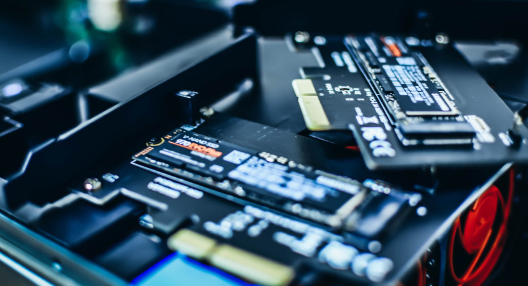 Saib_Tweet's tweet photo. Exciting News for Windows Users! 😍

The August Update of Windows 11 Finally Tackles the NVMe SSD Performance Issue That's Been Bugging Us Since March. 

Get the Lowdown on the Fix and Find Out If Your SSD Made the Cut! 💥 

#SSDPerformanceFix
#Windows11 https://t.co/mXaRxZeINV