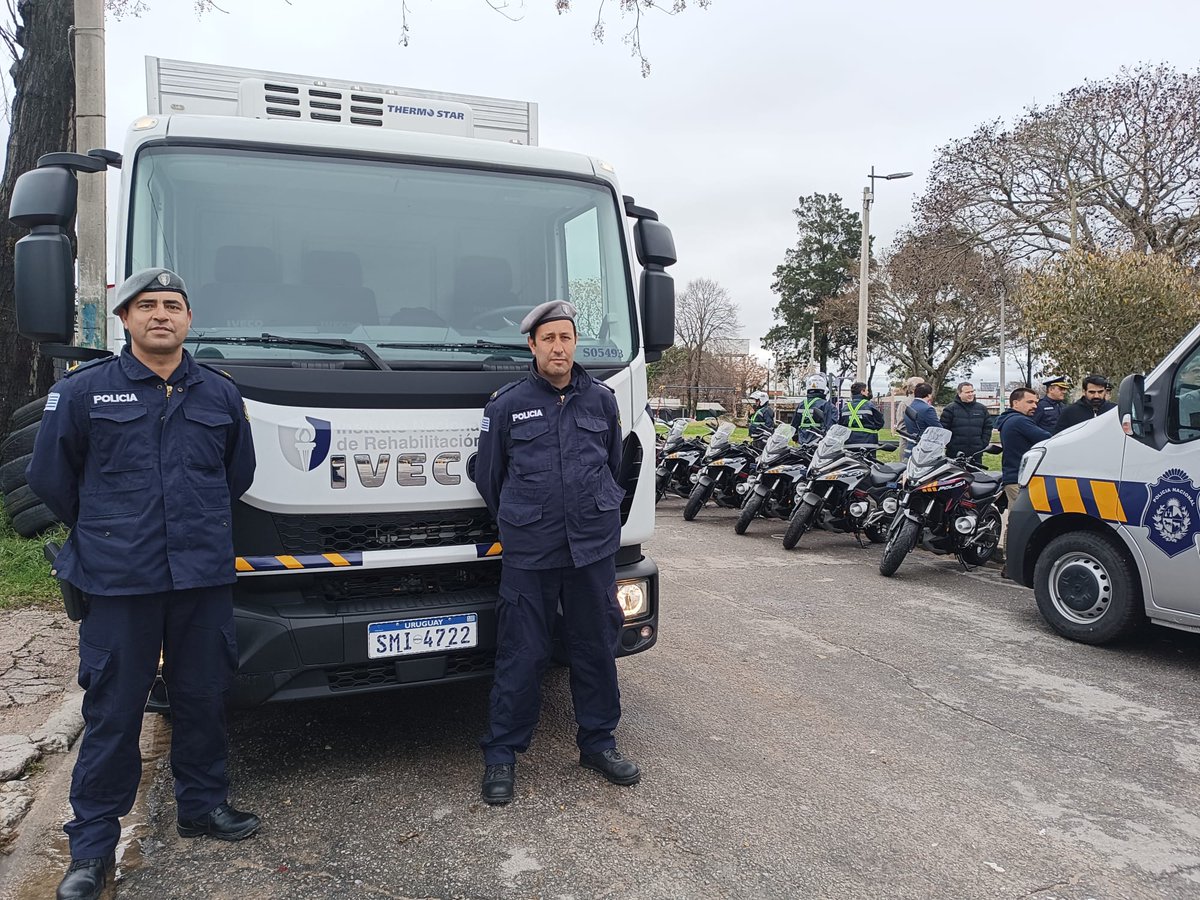 FeliLavega's tweet photo. Recibimos el 4to Camión #Iveco para seguir optimizando nuestra tarea #Distribucion #Logística.
Sin olvidar quienes nos apoyaron desde el principio.
#EquipoCentroLogistico
@LuisCalabria 
@Luisaheber 
@CrGustavo1966 https://t.co/bDlmEIajzw