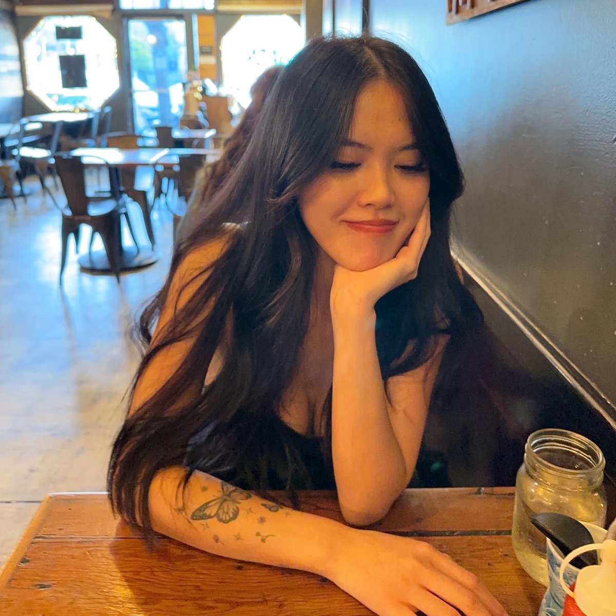 emmesvo's tweet image. Ig always sees it first