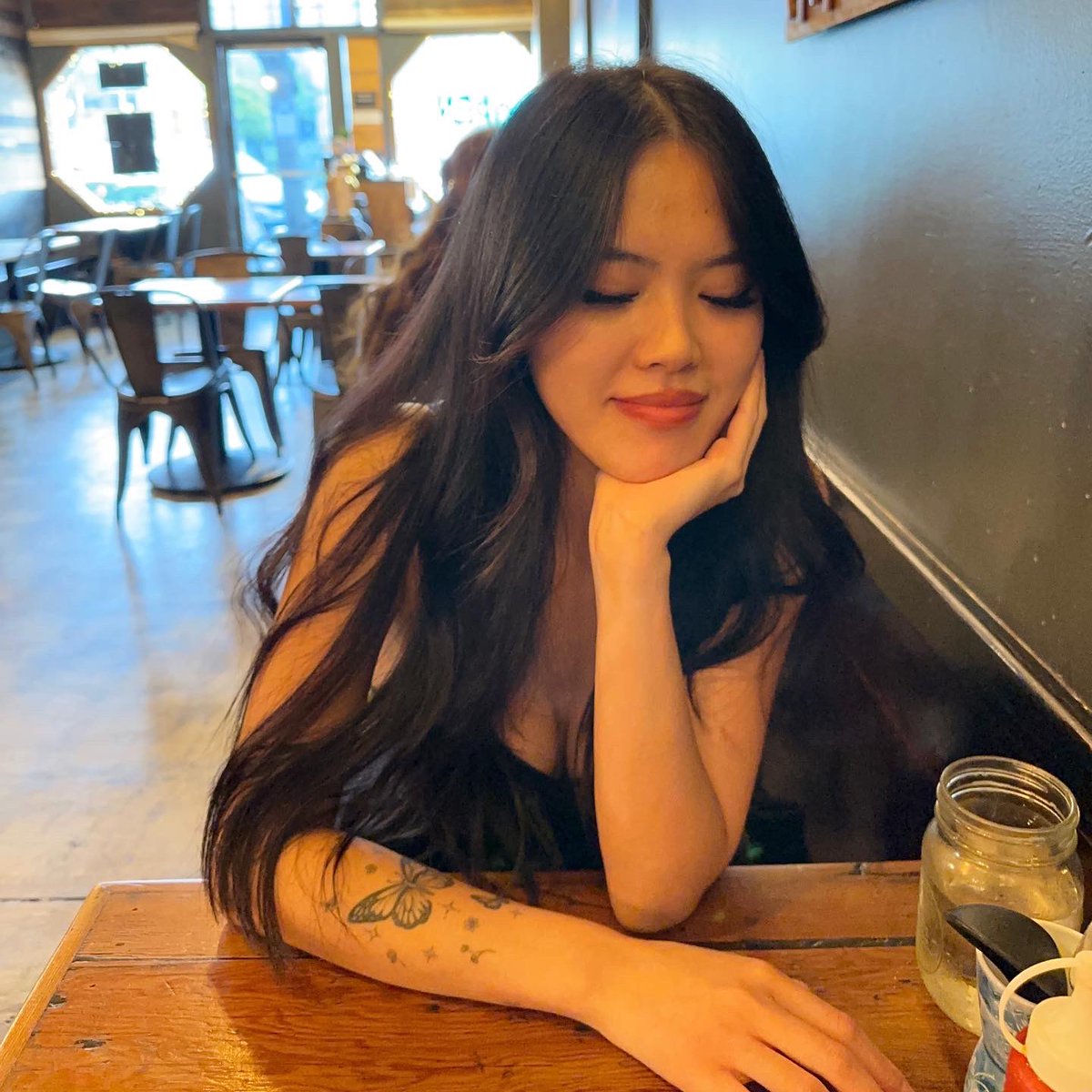 emmesvo's tweet image. Ig always sees it first