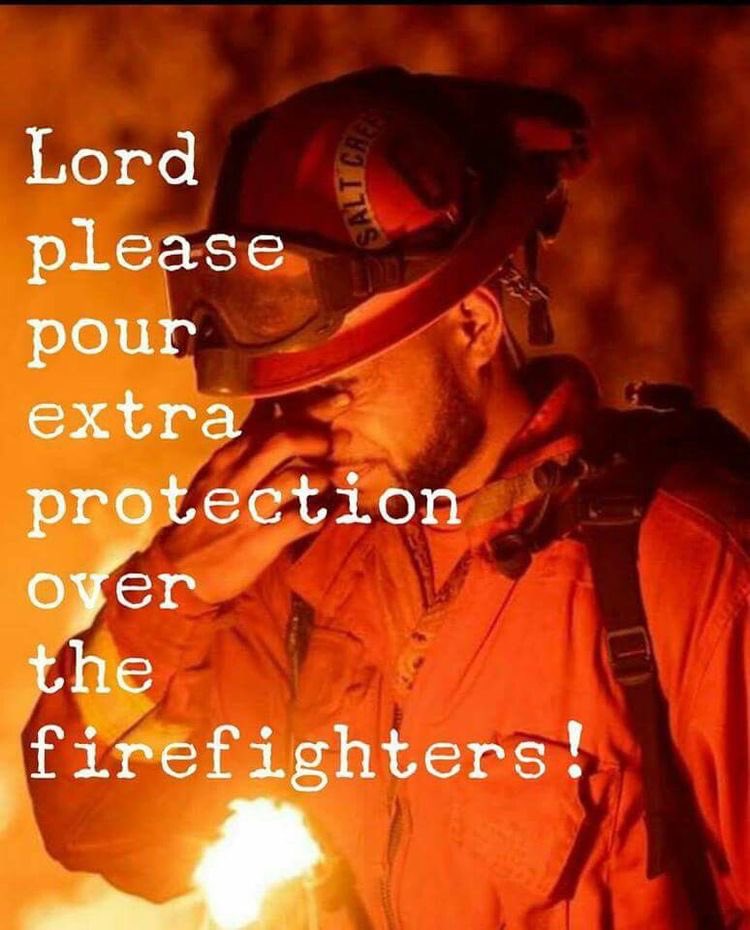 Immense gratitude to firefighters and prayers for their safety! 
🙏🚒👨🏻‍🚒👩🏻‍🚒🚒🙏
There are no words that can begin to describe what our firefighters / first responders are enduring to fight the wild fires in #Kelowna and #yellowknife #prayers #besafe #BCWildfire #NWTWildFire