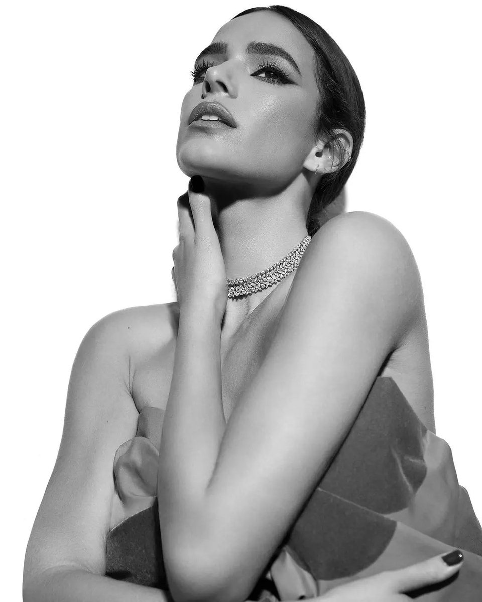 Fafa_Lira's tweet photo. @BruMarquezine e sua beleza surreal 🔥🔥🔥 https://t.co/ppdF6H7T4n