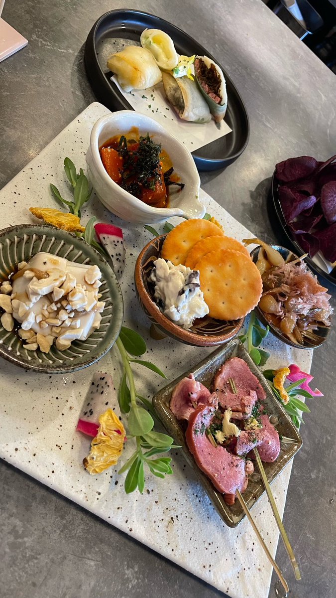 joshi_blog's tweet photo. 宮古島のおすすめ居酒屋（ガチ）
①創作沖縄料理　ハイサイ
②あぶりパフォーマンス◎ わとわ
③民謡居酒屋　うさぎや
宮古島はリピートしたいお店が多すぎて1週間じゃ足りない！

#沖縄 #宮古島 #居酒屋 #おいしい #グルメ #グルメ好きな人と繋がりたい #ハイサイ #わとわ #うさぎや #おすすめ https://t.co/FqzeCXAizg