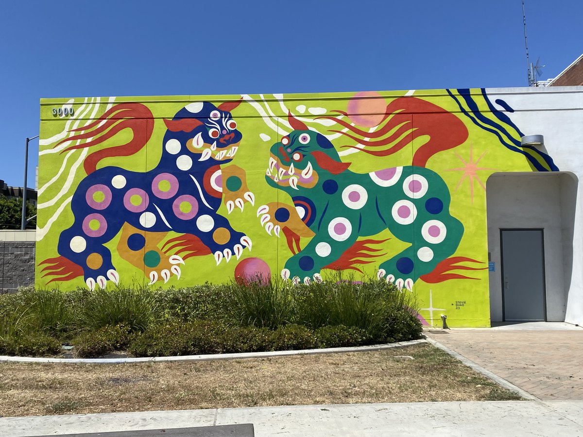 Beautiful artwork at <a href="/RHSALBUSD/">Renaissance High School for the Arts</a> thanks to 2023 Long Beach Walls. I love how everything is a canvas to artists! Wait until our @LongbeachUSD students get here next week! I ❤️ Long Beach!
