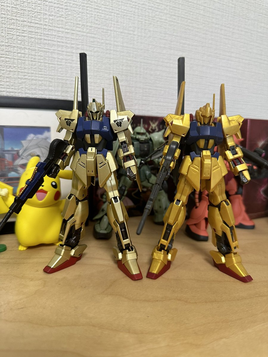 arasosroom's tweet photo. 百式2号機、素組み完了。
こうやって並べてみると、前回結構頑張ったな。　2号機も同じ配色になる予定です。

#百式 #ガンプラ #gunpla https://t.co/OFbCRs4RxV