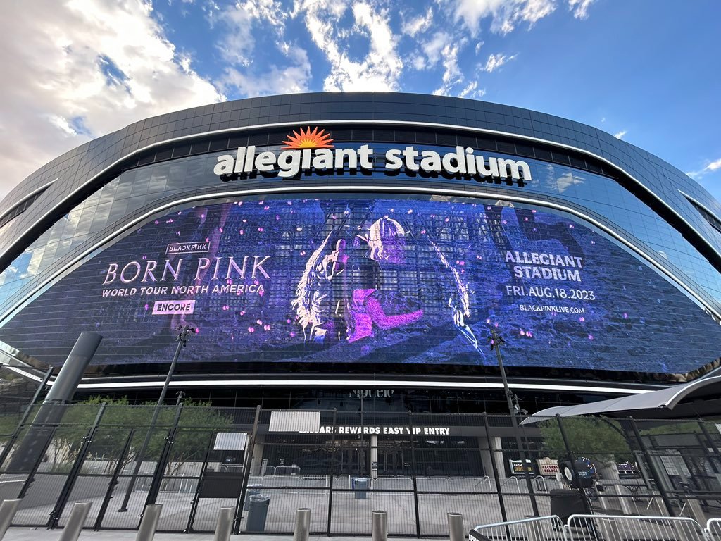 #BORNPINKinALLEGIANTSTADIUM has been SOLD OUT! 

Becomes the first female group to sell out a concert at Allegiant Stadium in Las Vegas.

#BORNPINKinVegas 
#BORNPINK <a href="/BLACKPINK/">BLACKPINKOFFICIAL</a>