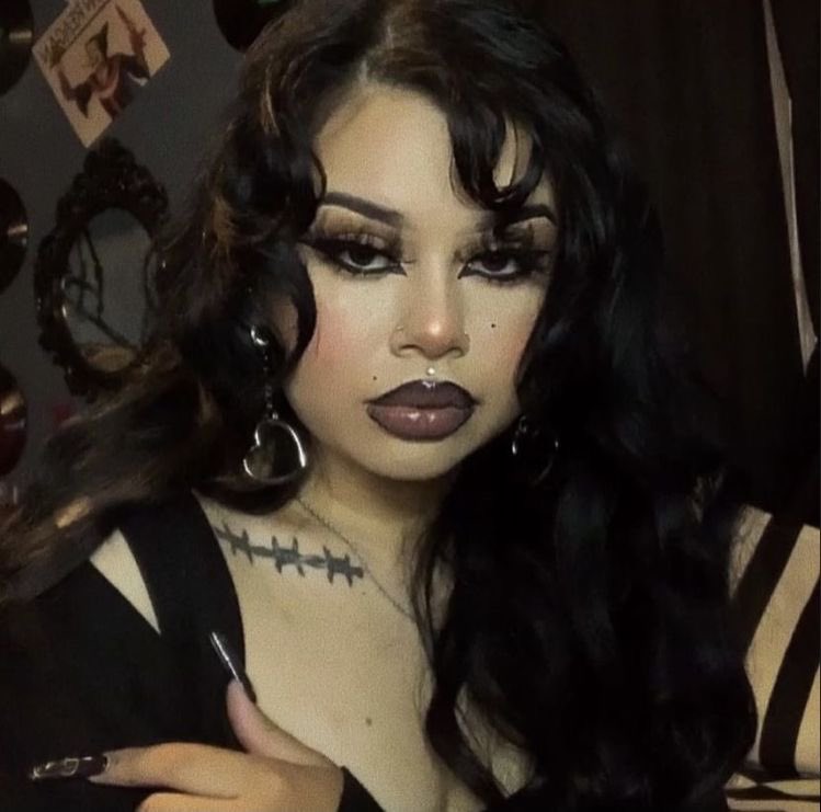 ᅠ⠀
ᅠ⠀

She   nodded   ,   pulling   a   few   polaroid   photos   from   her   purse   .

She   didn’t   seem   ashamed   .

ᅠ⠀
ᅠ⠀