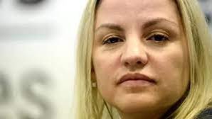 CAROLINA PÍPARO
1- 29 de julio de 2010 Carolina Píparo, embarazada de 8 meses, fue víctima de una salidera bancaria, y muere su bebé. Todos nos solidarizamos con ella.

2- 01/04/2011 ingresa al personal del Banco Pcia con escalafón categoría 1-1. Resolución 501/11 del 07/04/2011.