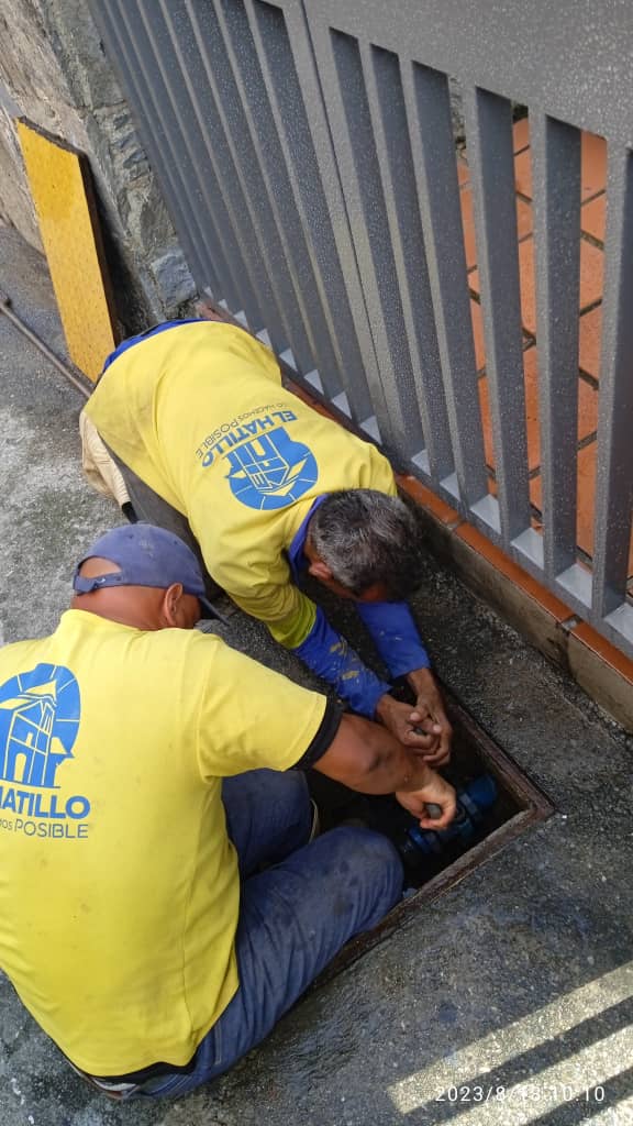 ServiciosEH's tweet photo. 18/08. Cuadrilla de aguas. Los Pinos, Calle B, Resd Miraflores, se hace ajuste de junta dresser hg de 2" en avería de aguas. Queda pendiente de sustitución. https://t.co/JKV82OezgL