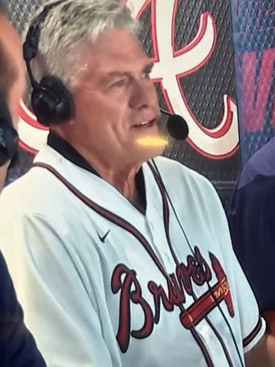 Wingtweets's tweet photo. @DaleMurphy3 @Braves Glad you did not fall! You are still my favorite Brave! https://t.co/sq97KP1tBT