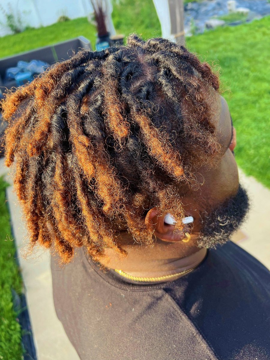 DrkSknMal's tweet photo. 5 months and counting 🔥🙏🏾.. #Locs #Locness https://t.co/Uy2UComz9D