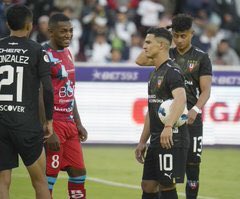 VendettaINFO's tweet photo. Que el problema era el #TinAngulo decían 🤦🏽entendamos es el sistema de juego que emplea #Zubeldía👉 no juega para sus delanteros, ahora ni de penal podemos hacer los goles🤦🏽Hay #Alvarado si fueras negro te pasaría lo mismo que al TIN..estarías acabado en @LDU_Oficial https://t.co/UbBKIgOlqH