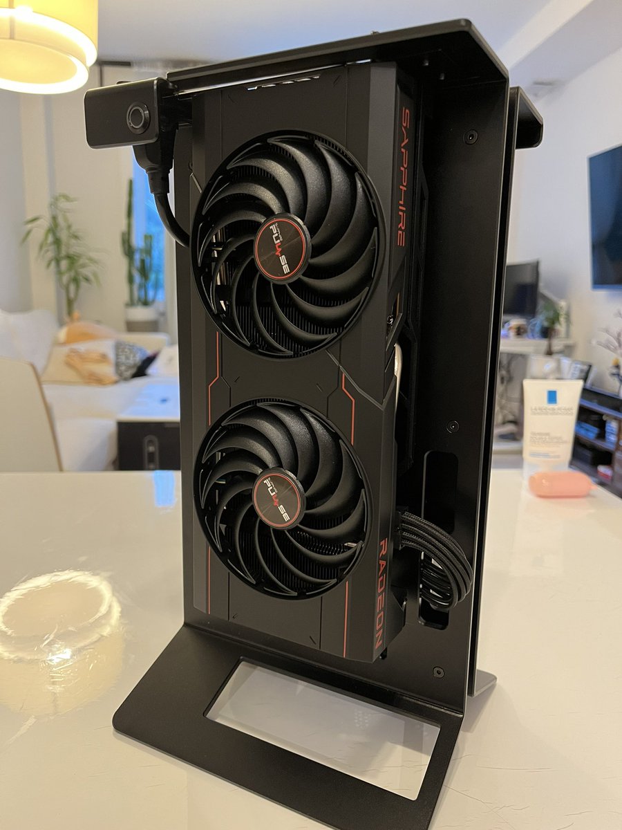 RadioFreeYichen's tweet photo. Just built my first PC in 7 years. 

XTIA XProto case https://t.co/ueDf1wtDQE