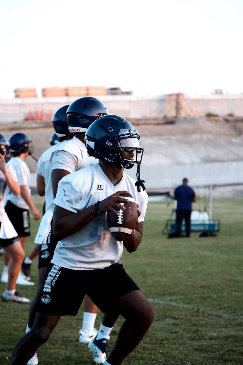 In focus mode🏈

#gocru