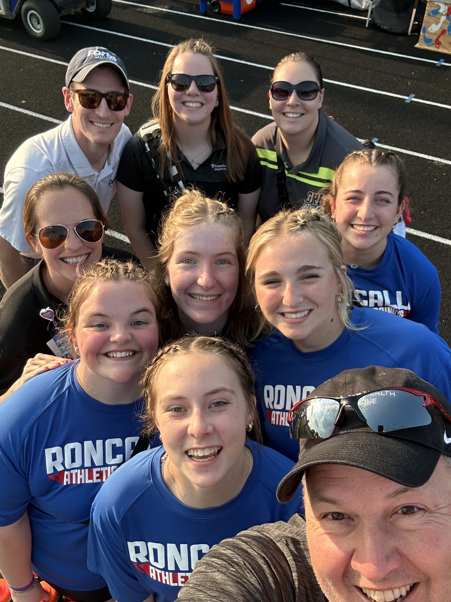 RHSsportmed's tweet photo. Medical staff ready to go for the home opener!! @RHS_Athletics @RoncalliFB @MyFranciscan @ForteOrthopedic https://t.co/TnRJfE7uvB