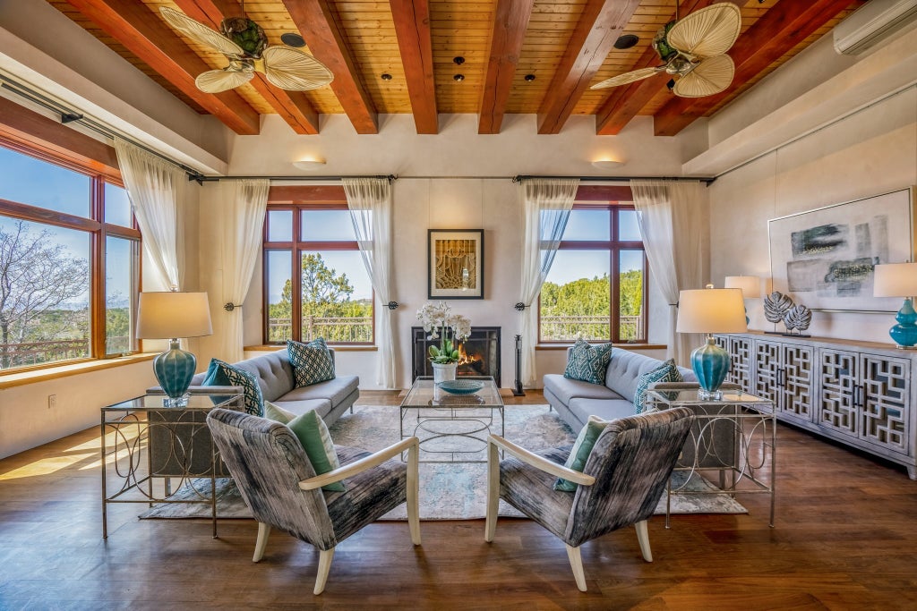 sfeproperties's tweet photo. Introducing a truly unique property off Old Santa Fe Trail with a distinct Asian design. This sprawling home is situated on a generous lot with breathtaking Jemez sunset views. Minutes to the plaza! https://t.co/OtgNiJkGiR