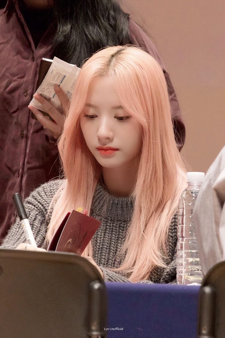 สุขสันต์วันเกิดคุณคิมจียอนค่ะ 💓
ปีนี้เราขอให้พี่โปของเราสมปรารถนาในทุกๆอย่าง มีความสุขให้มากๆ ขอบคุณที่ทำงานหนักมาตลอดด้วยค่ะ สุดท้ายเลย คือขอให้ทุกๆปี เป็นปีที่ดีสำหรับพี่โบนานะคะ 🎉

สุขสันต์วันเกิดครบรอบ 28 ปี ของคุณจียอน
🎂

#HappyBONADay 
#바라만_봐도_행복한_보나의_날