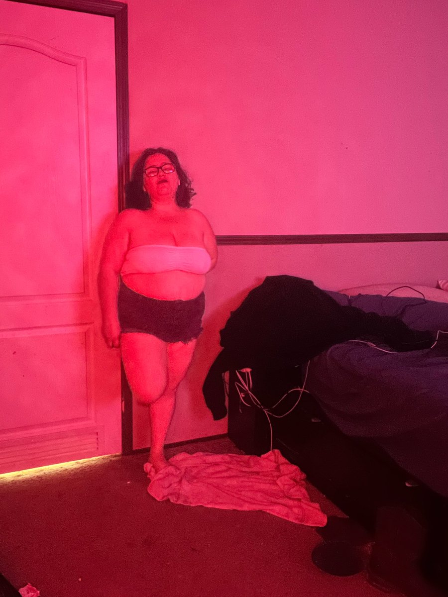 lilbooknerd124's tweet photo. So who wants to join me in the red room? ๐๐๐ฅ#hotthing #nsfw #onlyfans_girl #redlight https://t.co/SD8VYHSI24 https://t.co/vKlYSflbFq