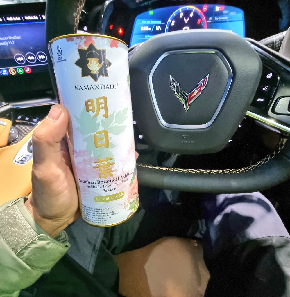 JoeTirtoDiputro's tweet photo. Alhamdulillah produksi pertama panen pertama stlah smpt terkendala bencana alam, tenaga ahli, perijinan dll ahkirnya siap dipasarkan 
Kamandalu Ashitaba, seledri jepang 100% di tanam dan di produksi di Malang Jawa Timur Indonesia https://t.co/sx61y5hoqz