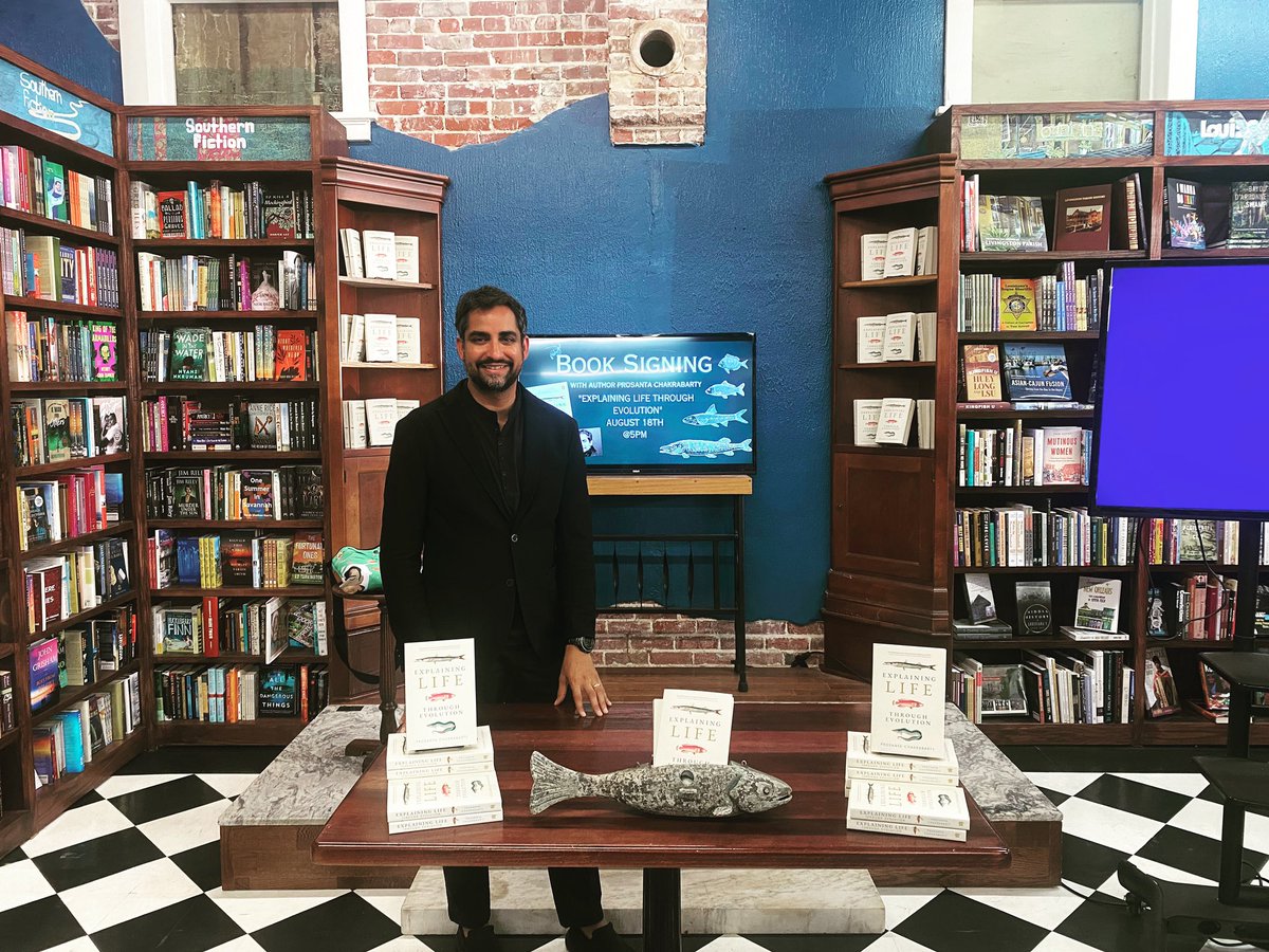 PREAUX_FISH's tweet image. Hey I did a book signing tonight like a real author and everything. Loved the crowd at Cavalier House Books in Denham Springs and look at the lovely set up they made for #explaininglifethroughevolution #supportlocalbookstores