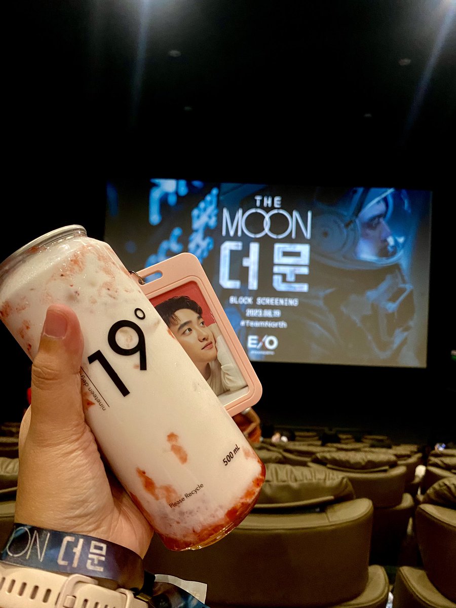 _Loey_Soo_'s tweet photo. The Moon Block Screening - TeamNorth 🌚

#TheMoon #TheMoonMoviePH #SulKyungGu #DohKyungSoo #DO #EXO #KimHeeAe #KimYongHwa #더문 #설경구 #디오 #김희애 #김용화 https://t.co/YGV2gT7uE2