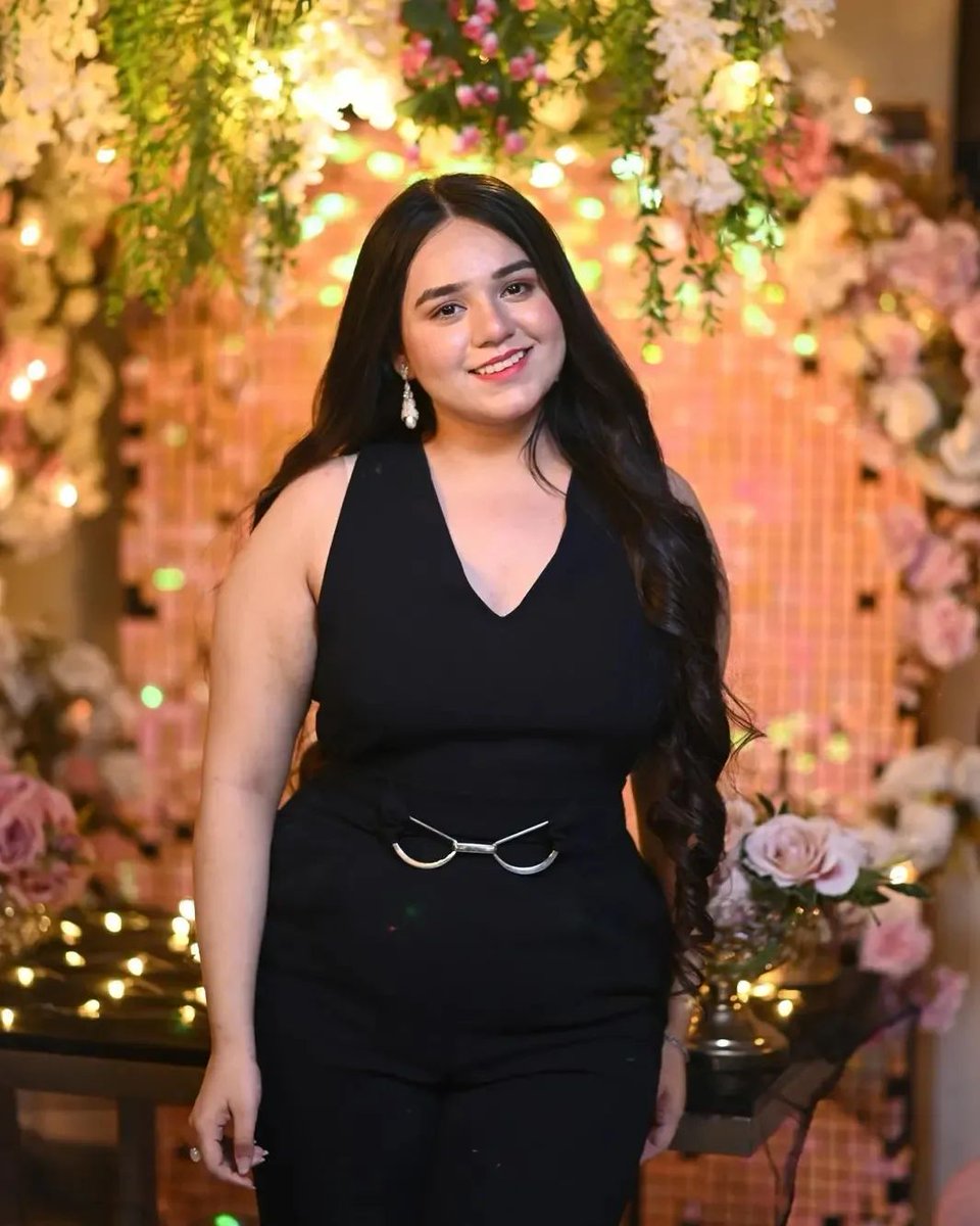 ShowbizAndNewz's tweet photo. Gorgeous #BatoolFatima spotted an event 🖤 https://t.co/JjuJLRhC4i