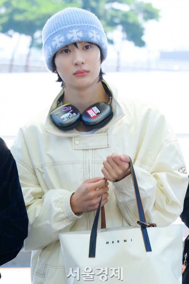 [PRESS] 230819 —

RIIZE ANTON at ICN Airport

#ANTON #RIIZE
#RISEandREALIZE #라이즈 <a href="/RIIZE_official/">RIIZE</a> <a href="/WeRIIZEPH/">RIIZE PHILIPPINES</a>