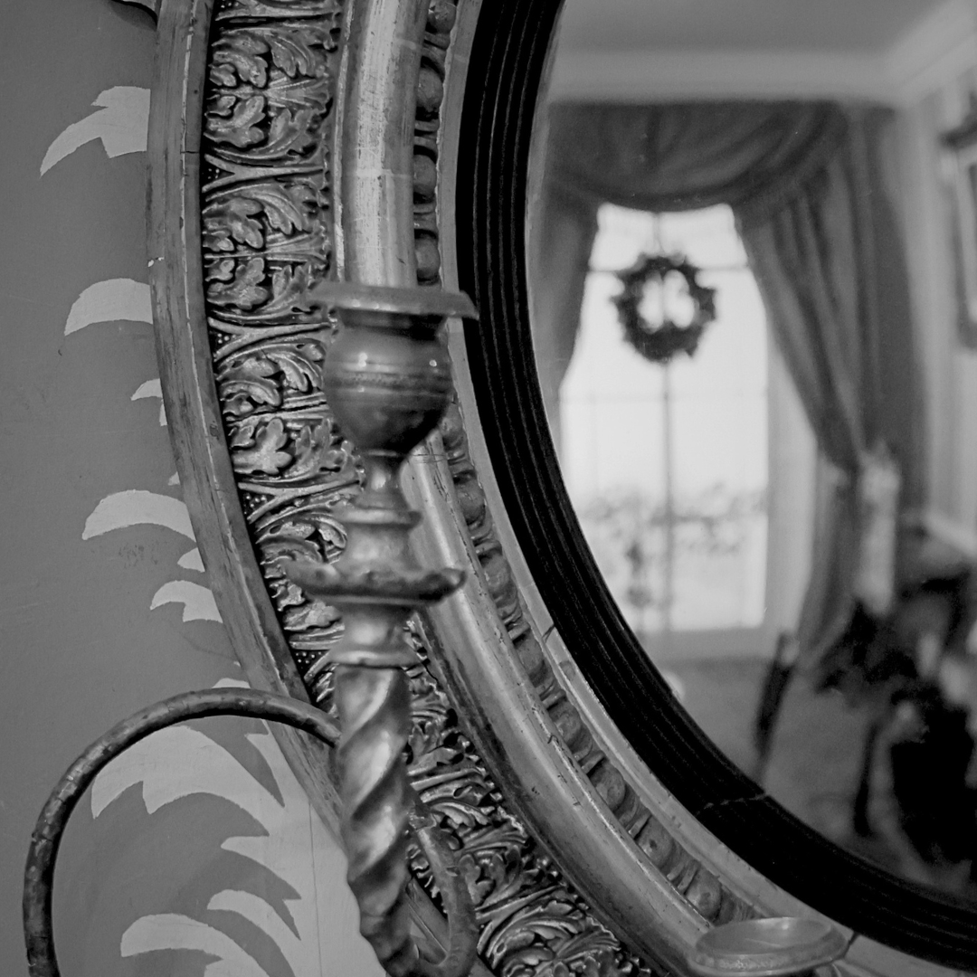 MuseumoftheHome's tweet photo. This #WorldPhotoDay, snap a photo of your favourite details at the Museum for a chance to win a behind-the-scenes glimpse of our collections! 

Share and tag @MuseumoftheHome with #CollectionsCloseUp

Closes 12pm, Wednesday 30 August 

📷Competition T&amp;Cs: https://t.co/Akxom6ri9Z https://t.co/1gw7ud2AS2